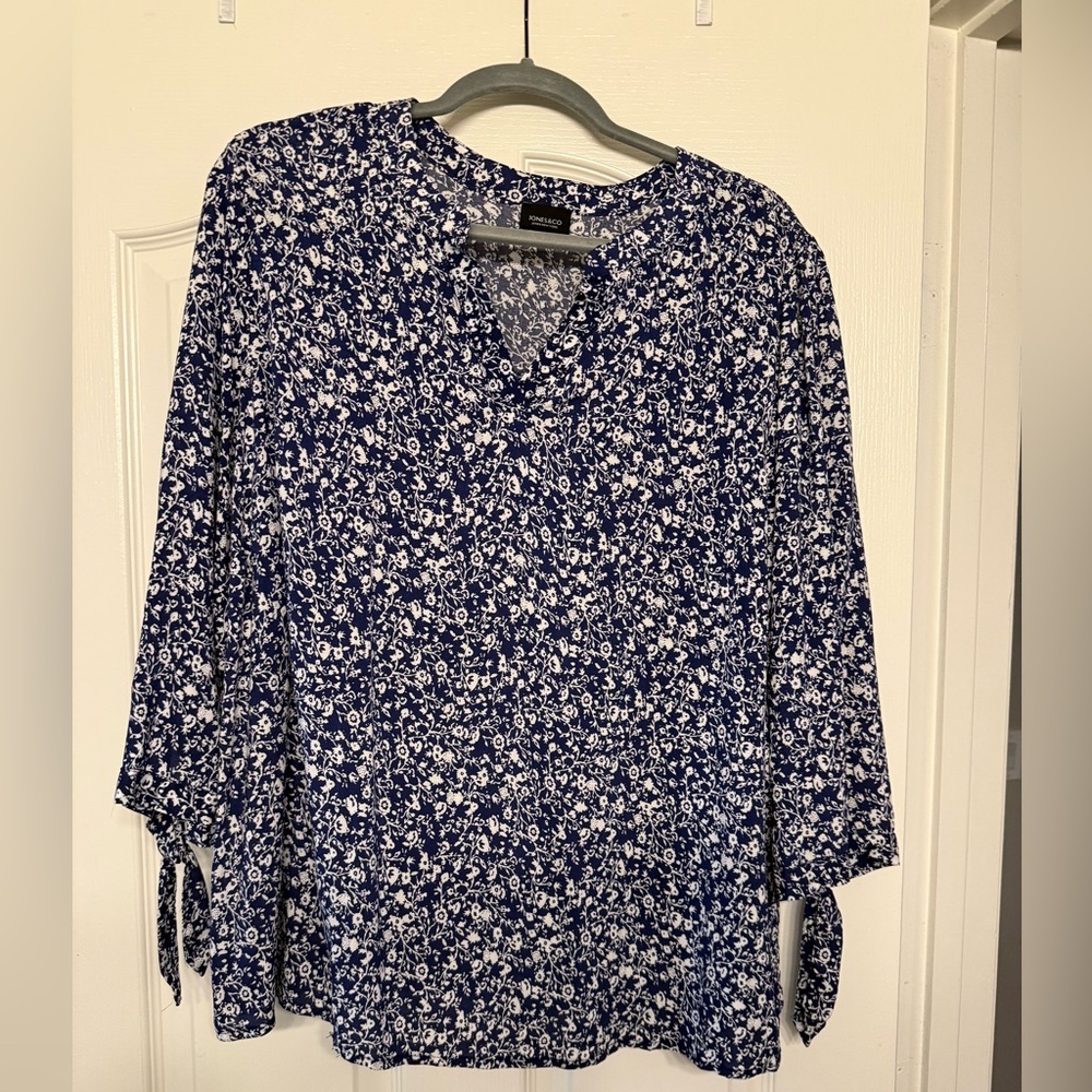 Jones New York & Company Floral Navy Blue Dolman Sleeve Women's Top - Picture 2 of 13